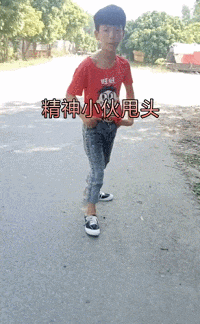 就像在创作圈里跟风者永远得不到尊敬,精神小伙结合身处环境,建立了