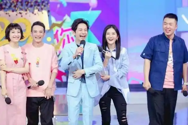 一场生日,娱乐圈的人走茶凉,在何炅身上体现得淋漓尽致