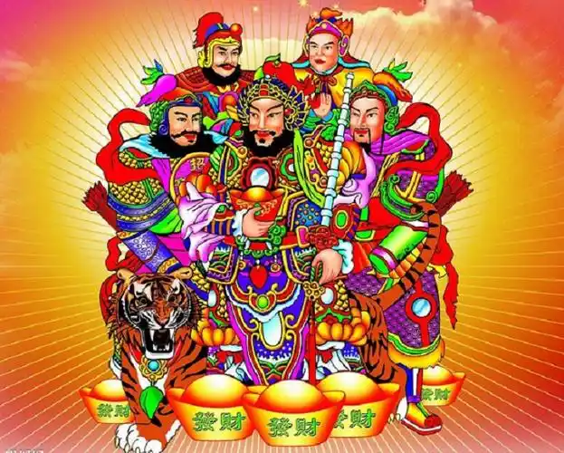 除了中路为武财神赵公明外,别的四路为东路财神招宝天尊萧升,西路财神