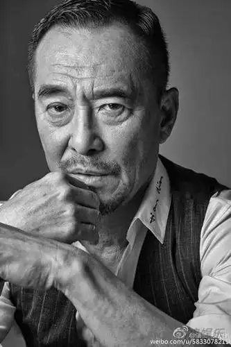 老戏骨王庆祥变网红引围观