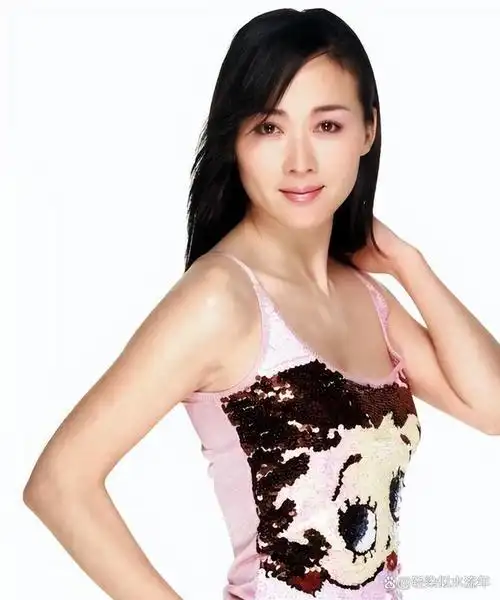 女演员李琳,出生于1971年安徽合肥,从小就对表演艺术有浓厚的兴趣.