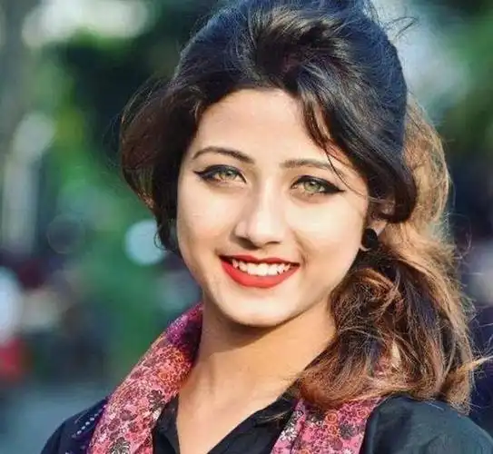 下面这个印度美女,一看就知道是高种姓,和低种姓的人长相完全不一样.