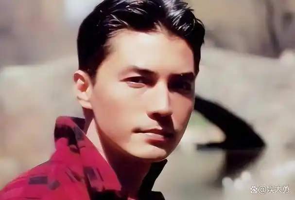 巨星尊龙:"我没有家,没有父母,没有童年 死后也不要墓碑"