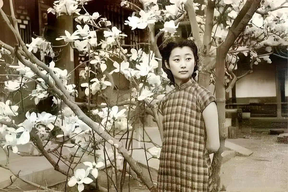 载沣对唐怡莹大发雷霆,责备她不忠于夫君,但他却不敢对卢筱嘉下手下脚