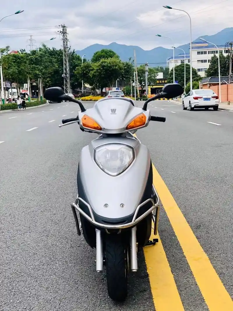 15豪爵宇钻125 15年豪爵宇钻125 有牌有证 协议过户 没有居住证的福利