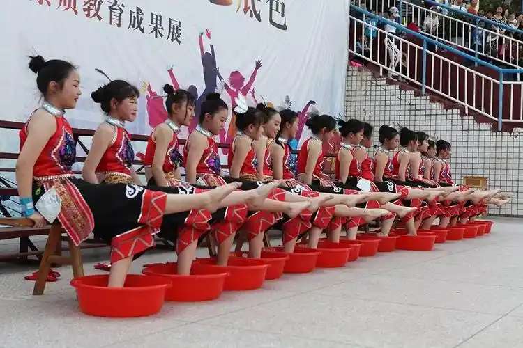 《嘟嘟嘟》或时尚美妙,舞蹈《卡路里》《穿新鞋》莘莘学子舞动青春