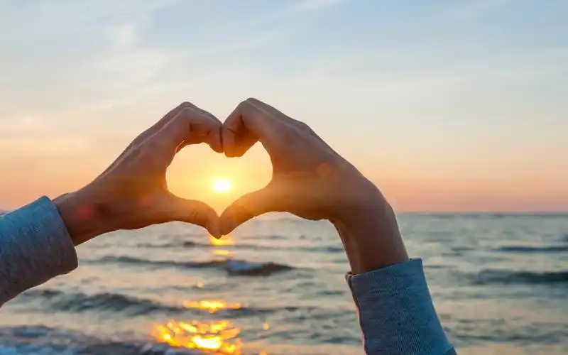 唯美情人节爱心桌面壁纸下载