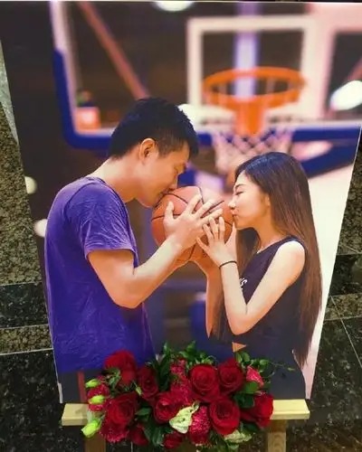 王仕鹏与妻子结婚照