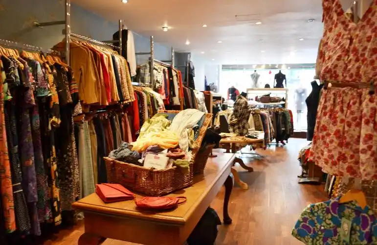 时尚女装店门面室内装修图片