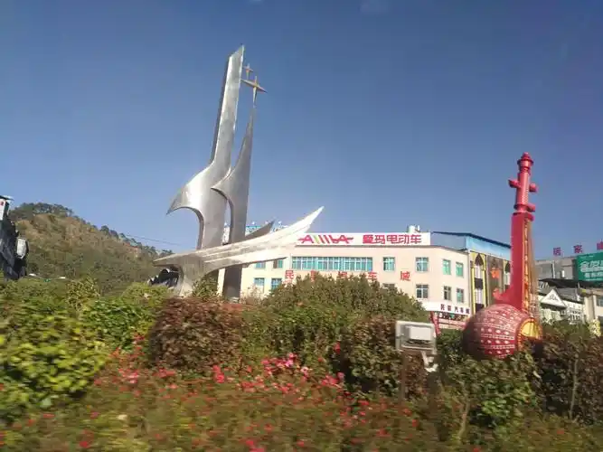 景东曼等:养育刘崐的的大山