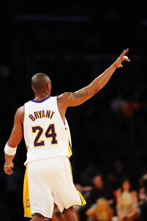 找科比背影大图一张 有要求