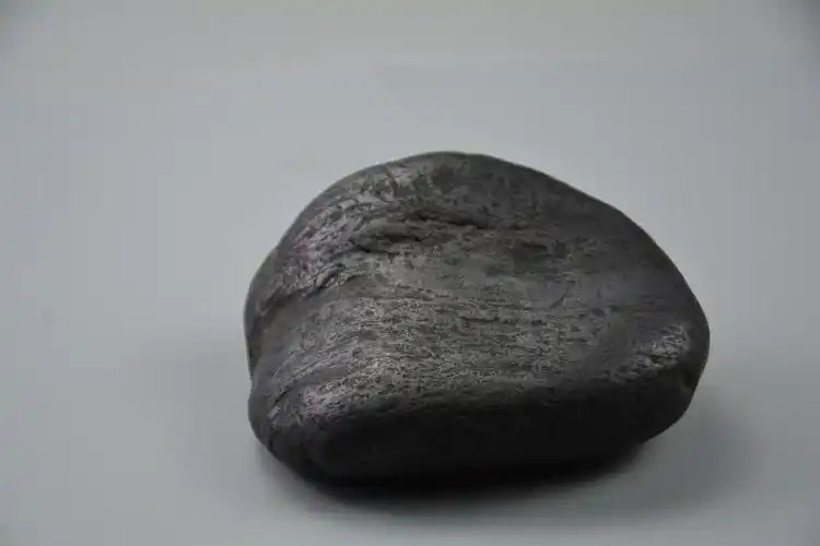 罕见黑陨石石铁陨石是科研研究最珍贵的材料