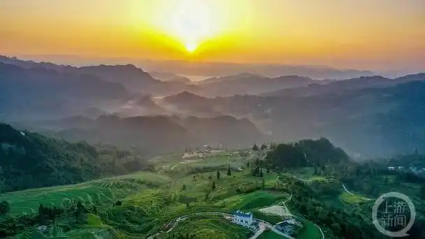 重庆酉阳:乡村日出美如画