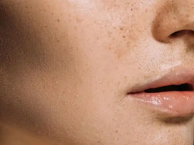 是呈现红润状态的,说明血液可以及时提供,身体维持健康才会气色良好