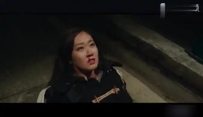 韩国电影《蚯蚓》高校女学生遭大叔强撩弄湿,顺利推倒-影视综视频