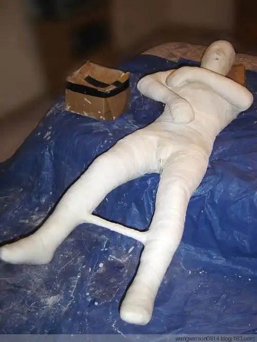 白色绷带包裹的美女 - 民风民俗 - 静水深流