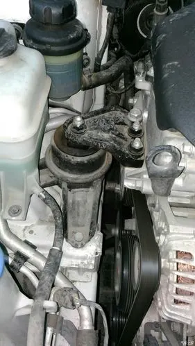 好心车友请把发动机机脚照一张