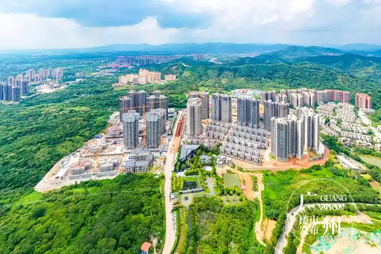 保利时代位于广州的后花园,从化新城的核心区,可谓 左拥自然资源, 右