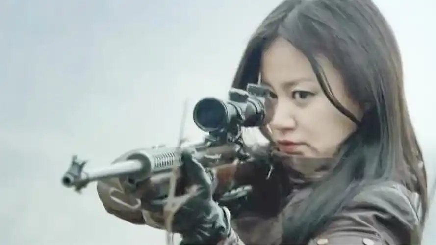 抗战鬼子袭击游击队中国女狙击手千步穿杨枪枪毙命揍惨鬼子