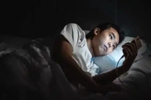 男性最"耗阳"行为,烟酒未上榜,排第一的,多数人不重视|阳气|熬夜|坐姿