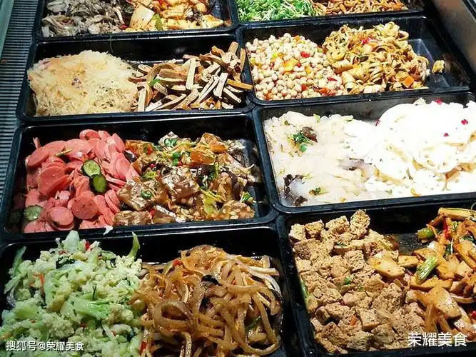 放了多久,也不知道这些凉拌菜的食材是否是超市里面的一些半烂半好