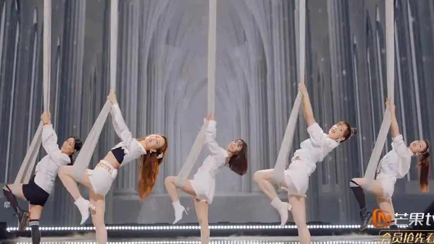 《浪姐2》那英组《日不落》放大招,全员高空做瑜伽,满屏大长腿