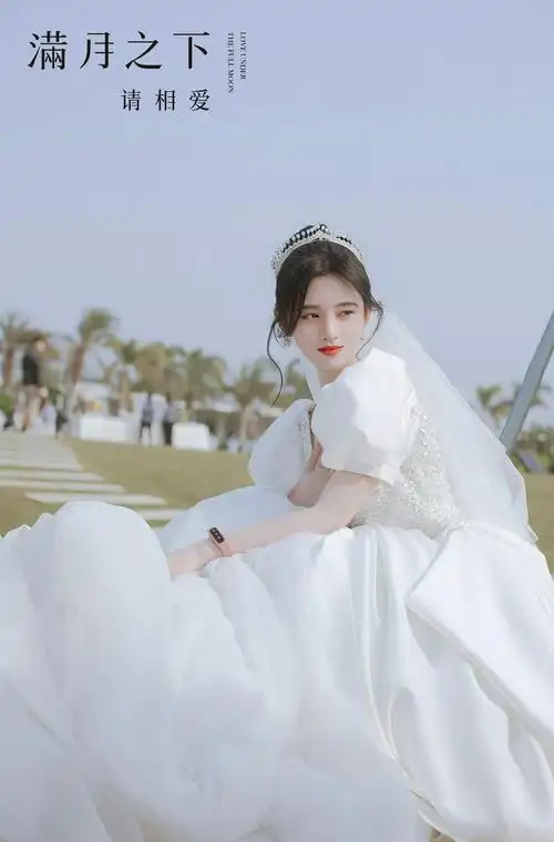 鞠婧祎婚纱造型花絮照曝光02侧颜精致妩媚迷人