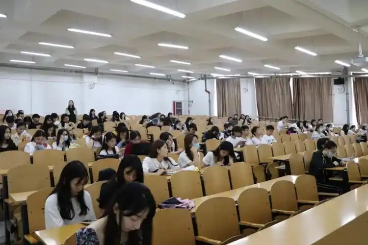 新闻传播学院党总支我为群众办实事高途课堂校园招聘宣讲会