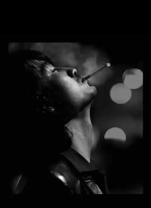 今天忽然点燃了一根烟