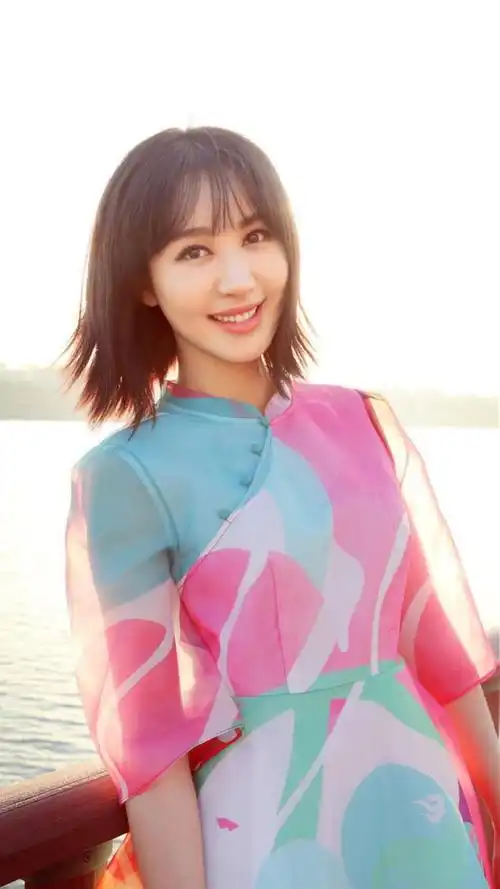 黄晓明前女友李菲儿的"连体内衣",若隐若现,心神荡漾!