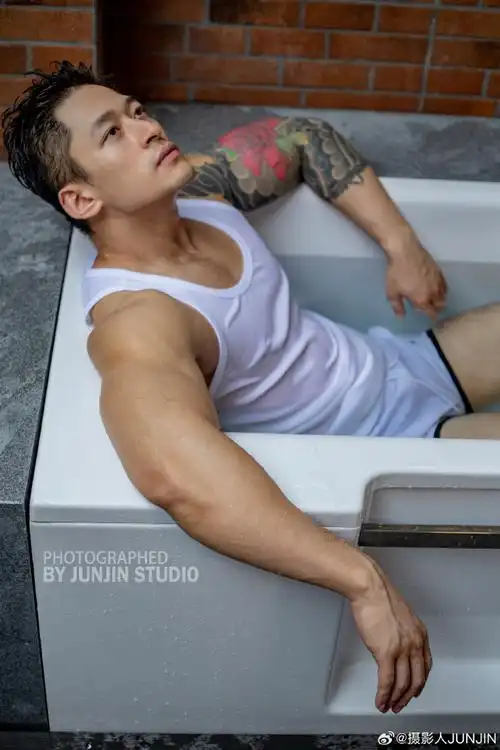 肌肉男##体育生的腿##健身打卡##运动健身##健身男理想身材摄