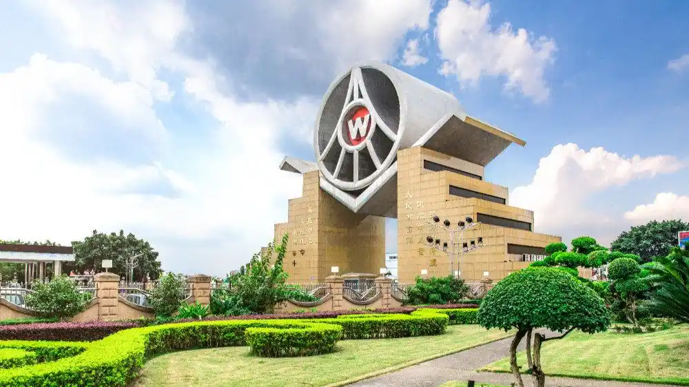 五粮液集团公司捐款2000万元支持长宁震区抗震救灾和灾后重建