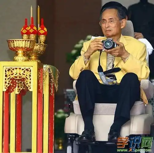 泰国国王是一个什么样的人 泰国国王普密蓬生活照图集