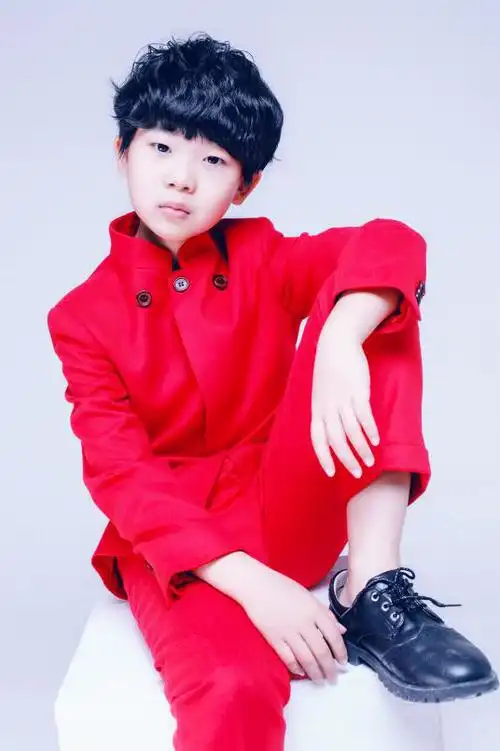 《你迟到的许多年》热播 00后童星王天泽初见少年模样