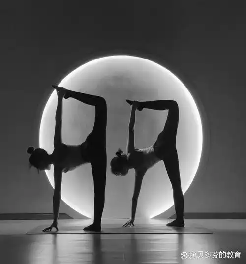 双人瑜伽体式拍照