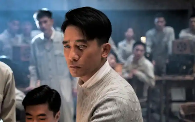 赏影听风者为了国家的事业他自挖双眼重回黑暗