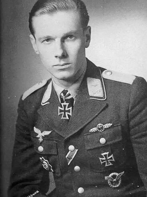 二战期间,帅到令人脸红的德军青年军官,40年代真没有修图技术!