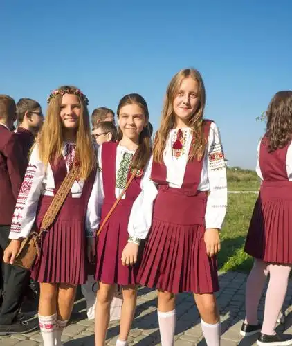 世界各国的校服都是什么样的?我知道你最想看日本的