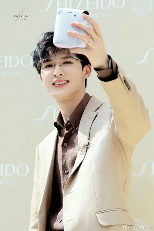 朱正廷#95#朱正廷子夜归#    有你的 日子 就是 生活明朗 万物可