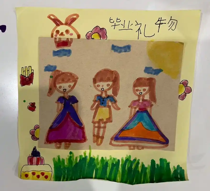 随手画 下班回家看到女儿准备的这个幼儿园毕业小贺卡,实在是 - 兑趑