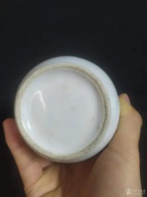 瓷器 清 民国甜白釉莲子罐 藏品描述 藏品展示 报价记录 服务保障