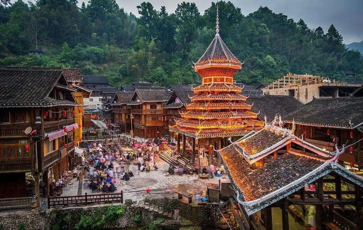 肇兴,位于贵州省黎平县东南部,是一个充满侗族风情的古老小镇.