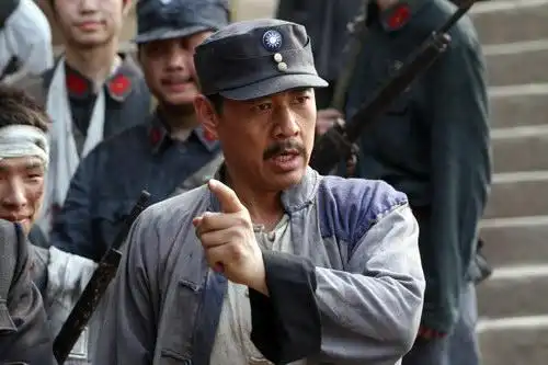 朱豪坚决打击日敌《雾都》讲述了一代抗战将领带领军民奋勇杀敌的英雄