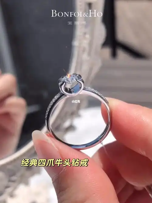 世界三大经典钻戒款式之一立体四爪镶嵌侧面看像牛头78这也是它为何