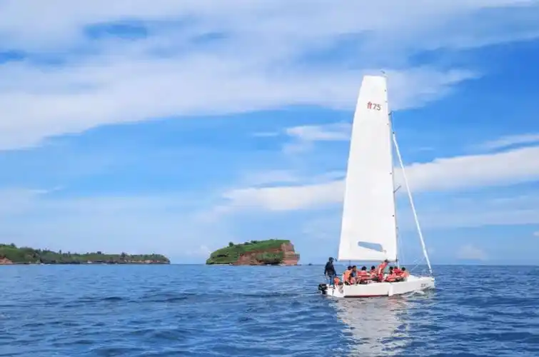 扬帆起航逐浪涠洲解锁初冬里的宝藏海岛