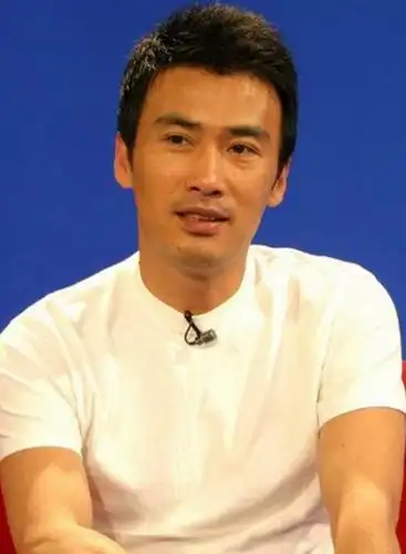 50岁柳云龙全家近照曝光曾因长相好改行娶北影同学恩爱至今