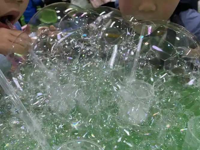 大五班:科学活动《自制泡泡水》