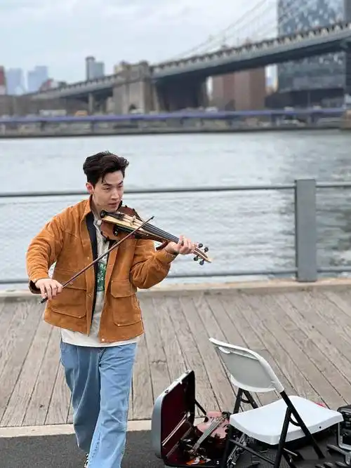 音乐的世界里,刘宪华在哪里舞台就在哪里_小提琴_都会_look