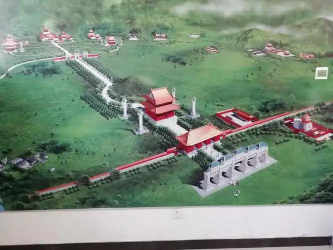 东陵十五座陵园布局,以顺治帝孝陵为中轴,从大门到地宫神道长达6千米.