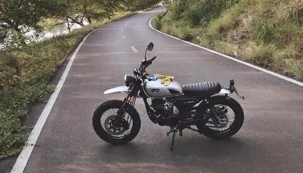 如果你喜欢复古攀爬小摩托车,你不妨可以看看这款汉威hs125.